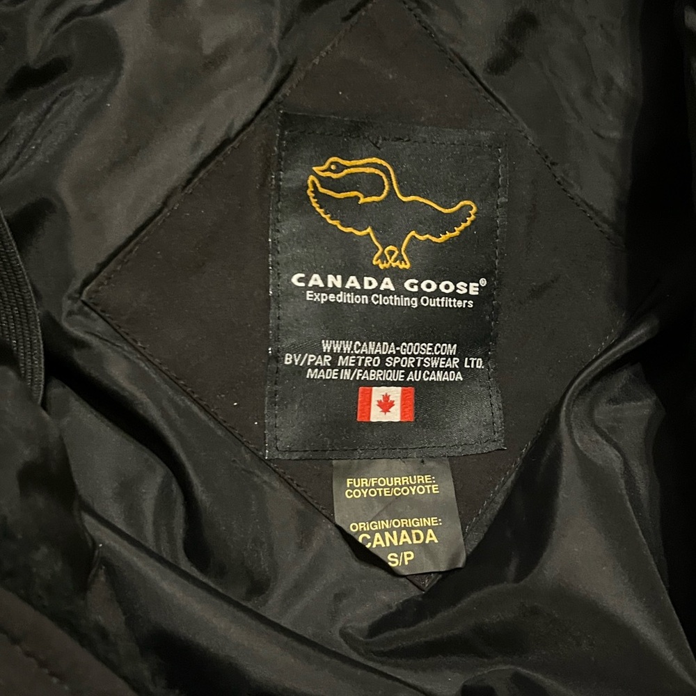 NEW HOLOGRAM TAG CANADA GOOSE SNOW MANTRA SMALL PARKA JACKET BLACK NEW W TAGS - Picture 4 of 16